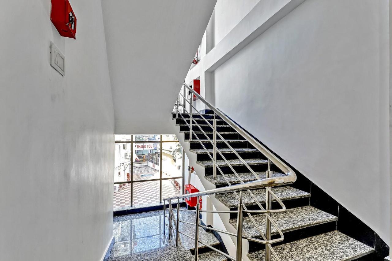 غاواهاتي Capital O 85514 Kalpana Hotel المظهر الخارجي الصورة