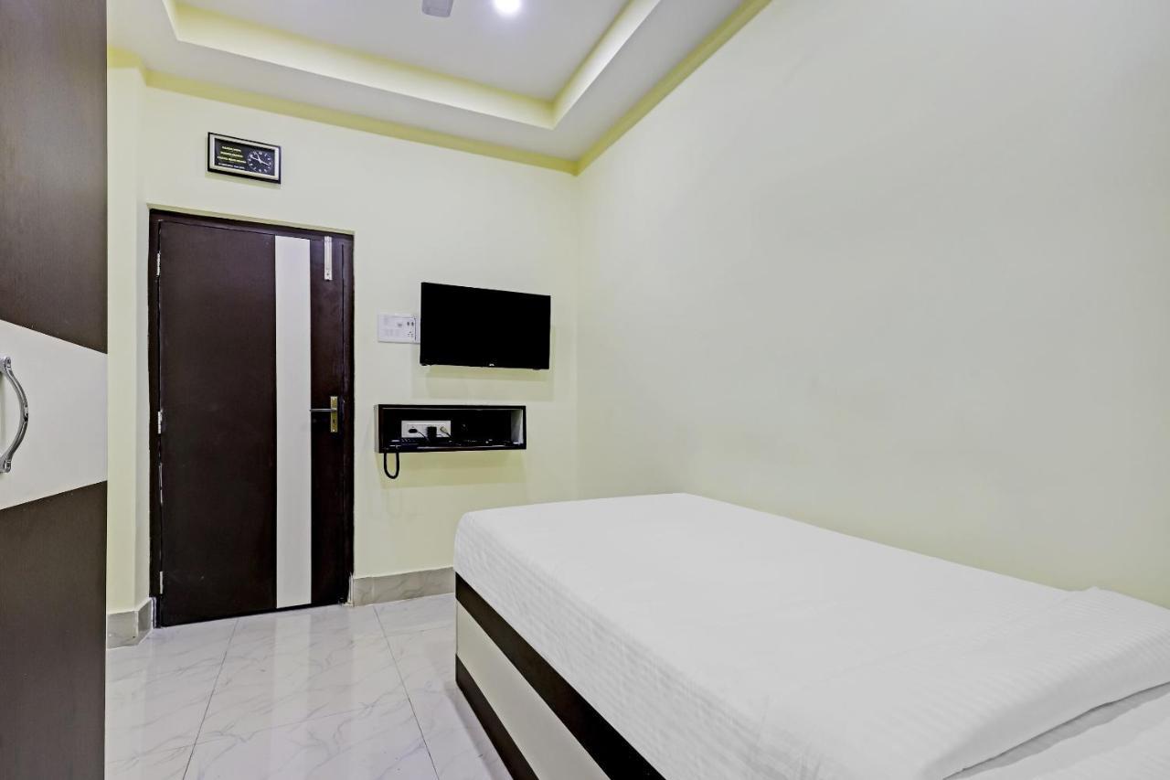 غاواهاتي Capital O 85514 Kalpana Hotel المظهر الخارجي الصورة