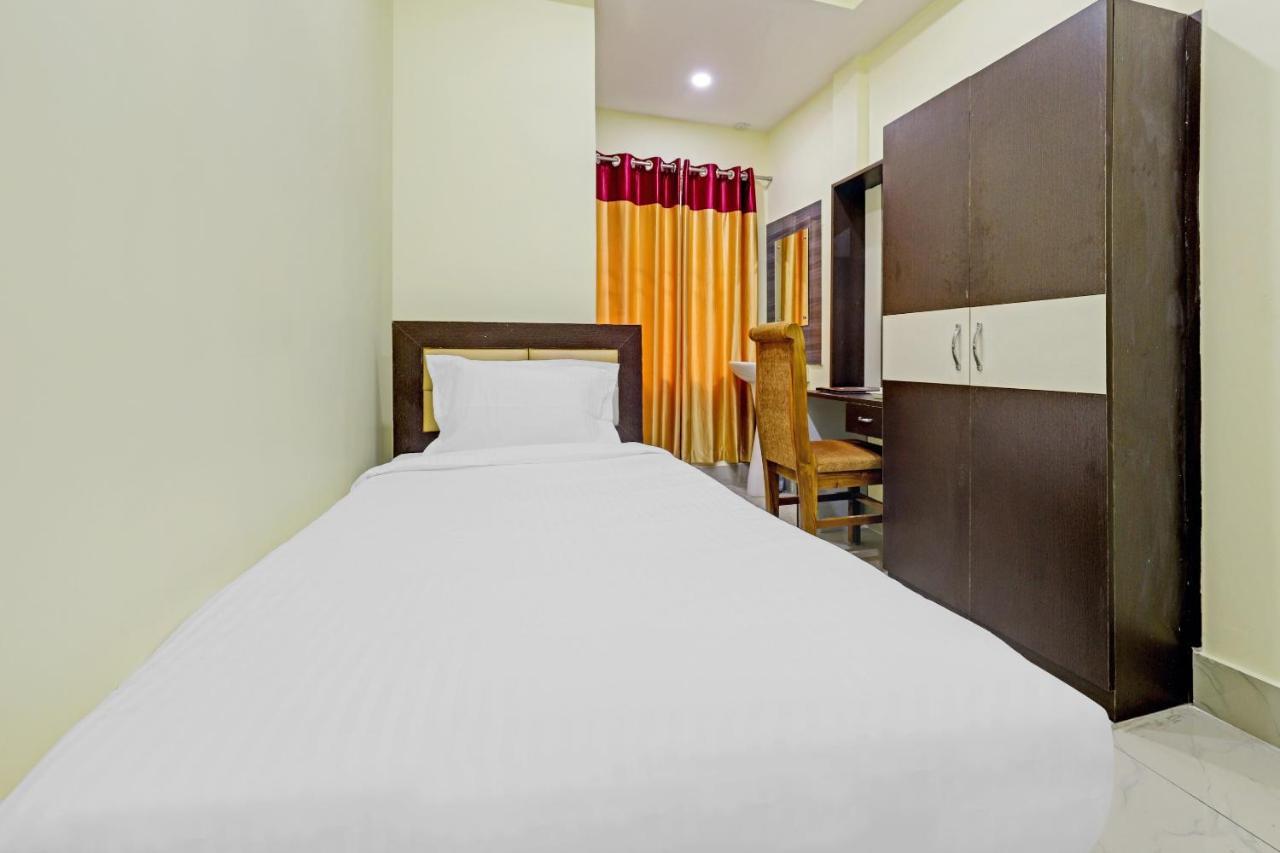 غاواهاتي Capital O 85514 Kalpana Hotel المظهر الخارجي الصورة